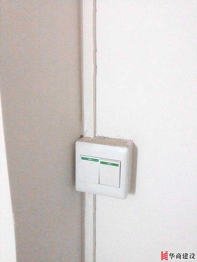 裝修時走的明線,結果太丑了,有什么方法把線槽蓋住呢?